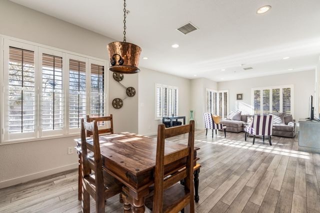 201 Aliso Drive SE 11, Albuquerque, NM 87108