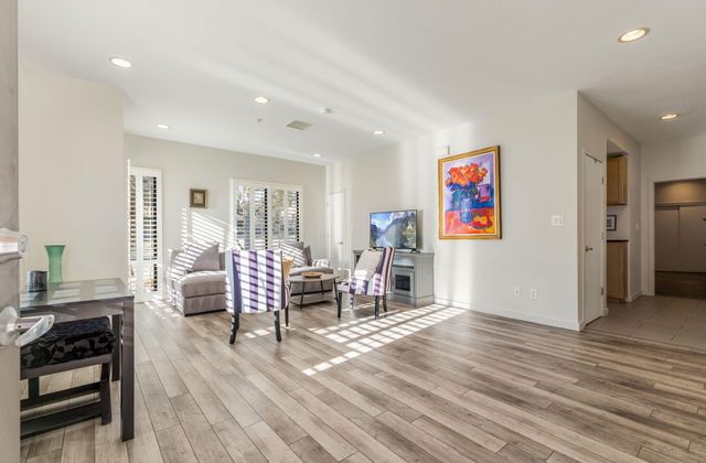 201 Aliso Drive SE 11, Albuquerque, NM 87108