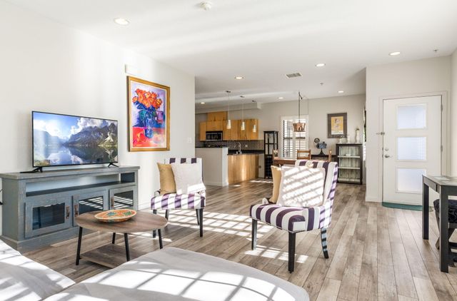 201 Aliso Drive SE 11, Albuquerque, NM 87108