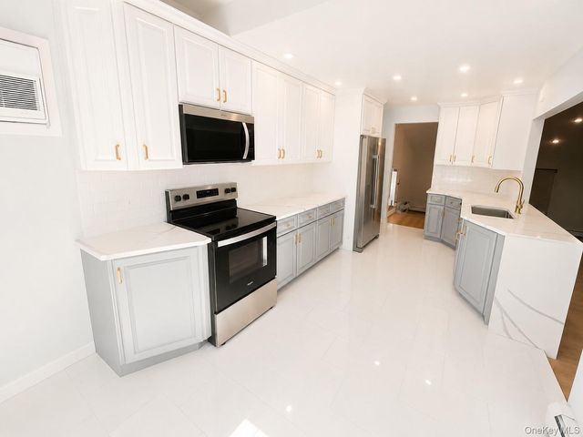 1030 Cedarhurst Street, Valley Stream, NY 11581