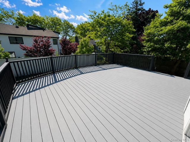 1030 Cedarhurst Street, Valley Stream, NY 11581
