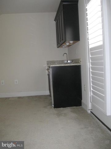 6158 CAREY PARK LN, Falls Church, VA 22041