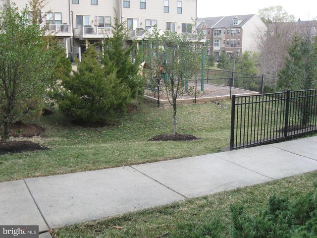 6158 CAREY PARK LN, Falls Church, VA 22041