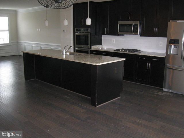 6158 CAREY PARK LN, Falls Church, VA 22041