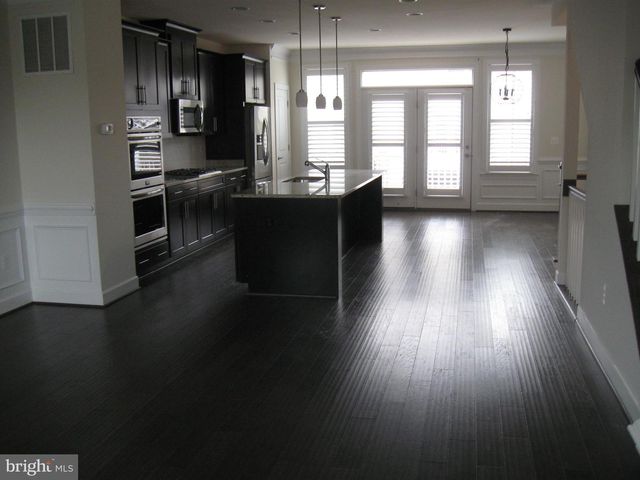 6158 CAREY PARK LN, Falls Church, VA 22041