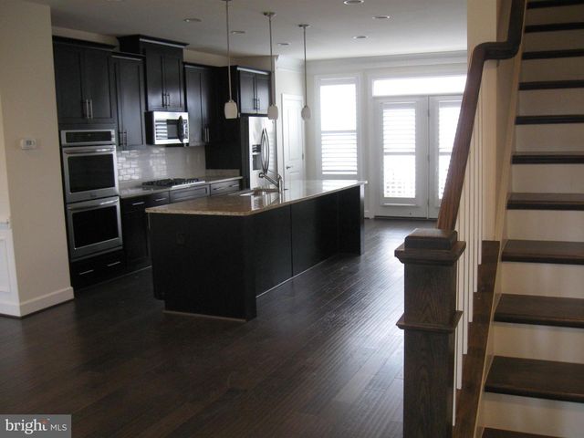 6158 CAREY PARK LN, Falls Church, VA 22041