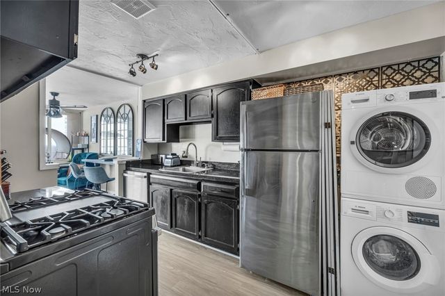 12900 Lake Avenue, Lakewood, OH 44107