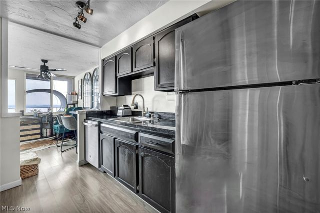 12900 Lake Avenue, Lakewood, OH 44107