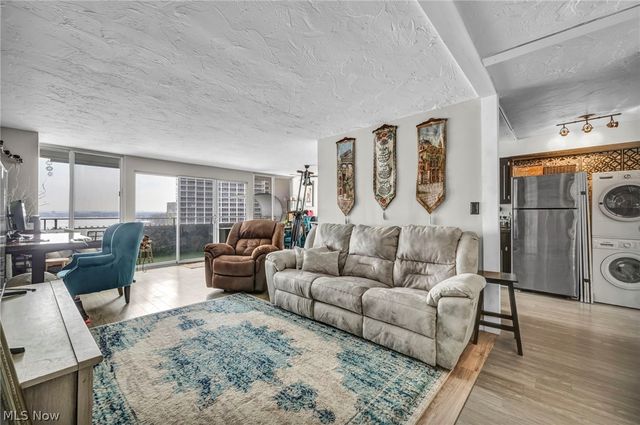 12900 Lake Avenue, Lakewood, OH 44107