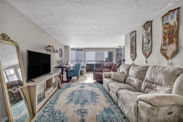 12900 Lake Avenue, Lakewood, OH 44107