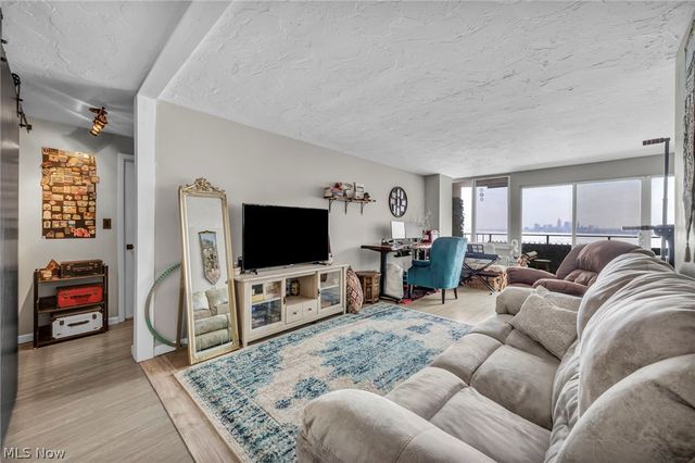 12900 Lake Avenue, Lakewood, OH 44107