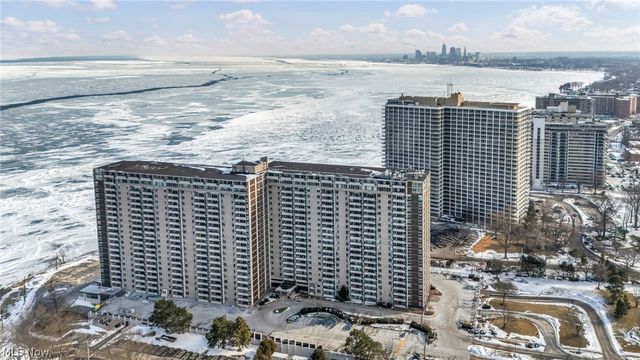 12900 Lake Avenue, Lakewood, OH 44107