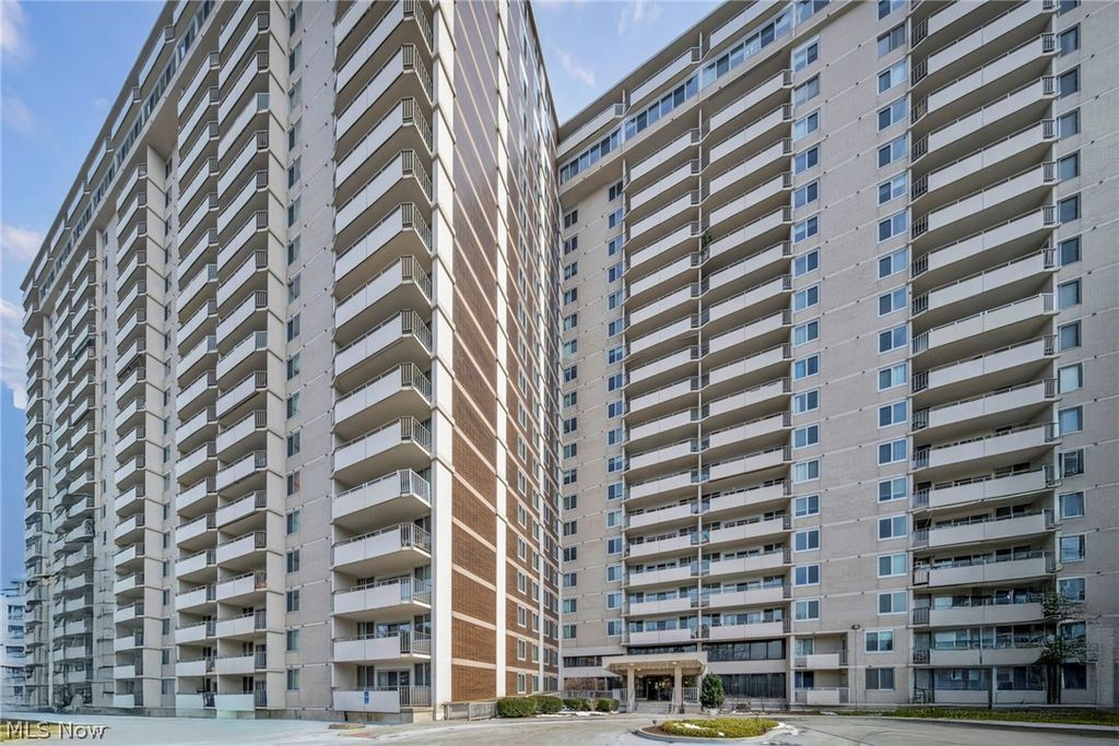 12900 Lake Avenue, Lakewood, OH 44107