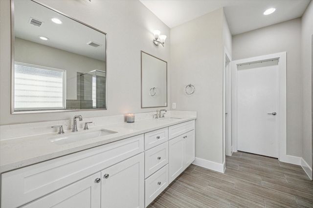 5520 Rosslyn Road, Houston, TX 77091