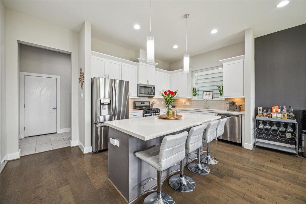 5520 Rosslyn Road, Houston, TX 77091