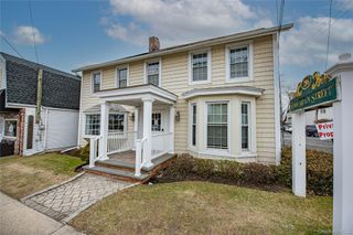 206 E Main Street Upper Left, Babylon, NY 11702