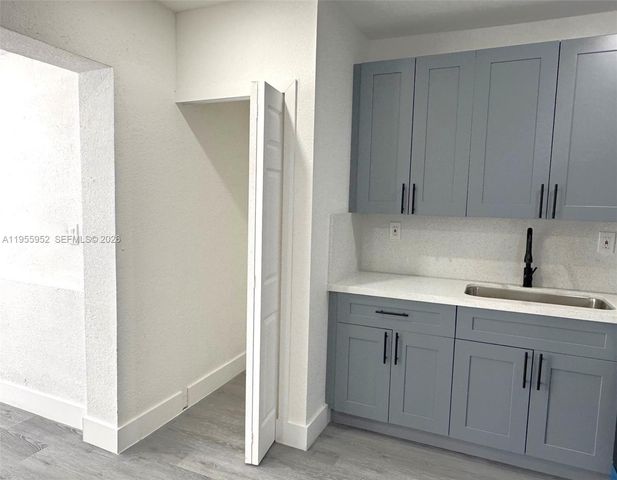 9221 Broad Manor Rd, Miami, FL 33147