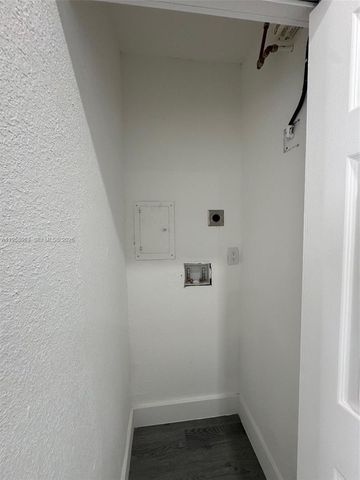 9221 Broad Manor Rd, Miami, FL 33147