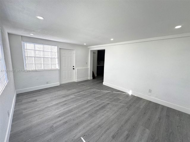 9221 Broad Manor Rd, Miami, FL 33147