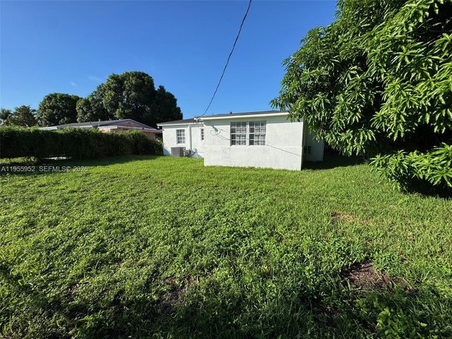 9221 Broad Manor Rd, Miami, FL 33147