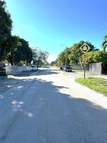 9221 Broad Manor Rd, Miami, FL 33147