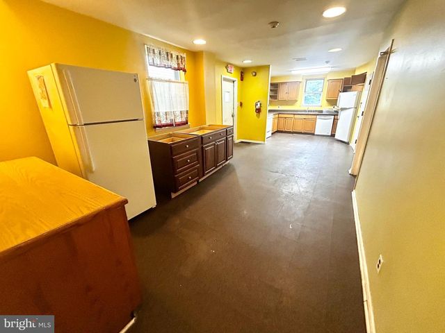 3824 LANCASTER AVE, Philadelphia, PA 19104