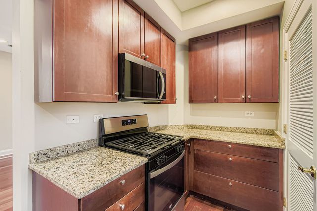4415 N Rockwell Street 2R, Chicago, IL 60625