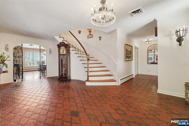 17 Deerhill Drive, Ho-ho-kus, NJ 07423