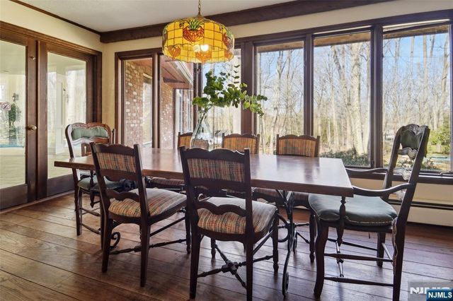 17 Deerhill Drive, Ho-ho-kus, NJ 07423