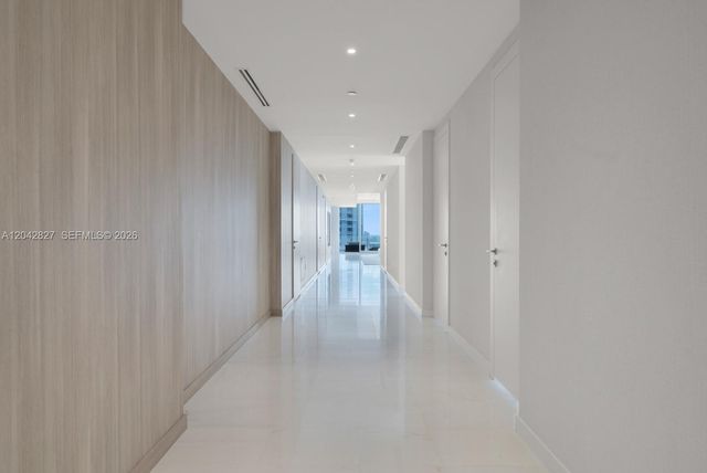 300 Biscayne Boulevard Way 2701, Miami, FL 33131