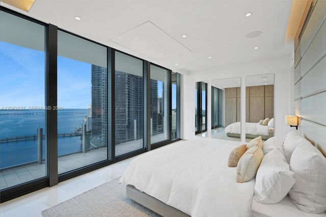 300 Biscayne Boulevard Way 2701, Miami, FL 33131