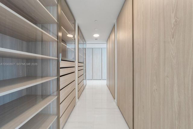 300 Biscayne Boulevard Way 2701, Miami, FL 33131