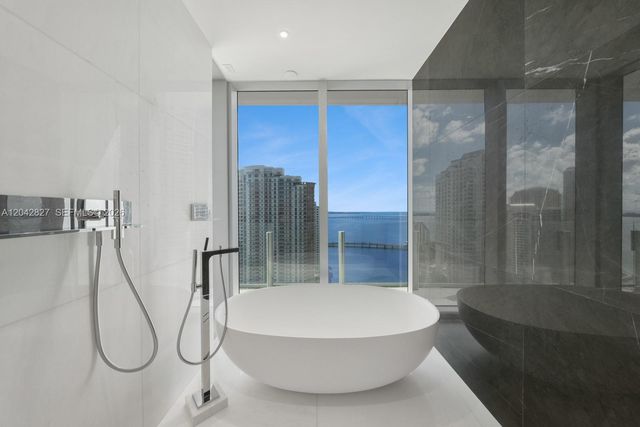 300 Biscayne Boulevard Way 2701, Miami, FL 33131