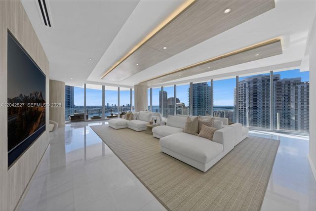 300 Biscayne Boulevard Way 2701, Miami, FL 33131