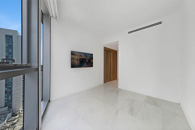 300 Biscayne Boulevard Way 2701, Miami, FL 33131