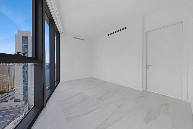 300 Biscayne Boulevard Way 2701, Miami, FL 33131