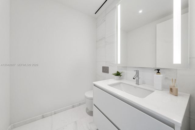 300 Biscayne Boulevard Way 2701, Miami, FL 33131