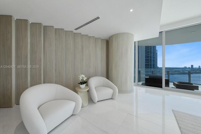 300 Biscayne Boulevard Way 2701, Miami, FL 33131