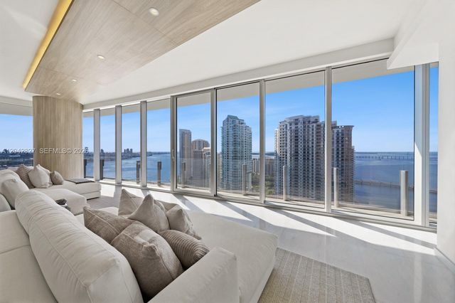 300 Biscayne Boulevard Way 2701, Miami, FL 33131
