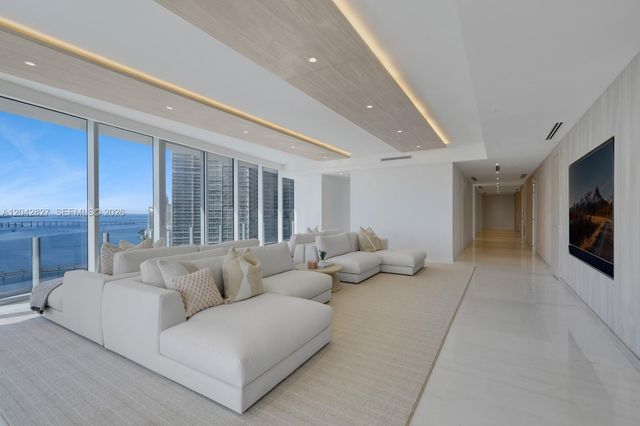 300 Biscayne Boulevard Way 2701, Miami, FL 33131