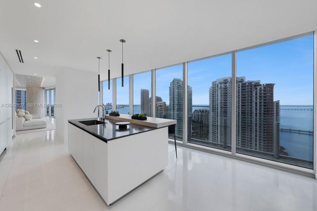300 Biscayne Boulevard Way 2701, Miami, FL 33131