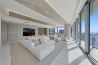 300 Biscayne Boulevard Way 2701, Miami, FL 33131