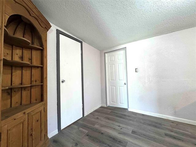 8518 County Road 171, Liverpool, TX 77577