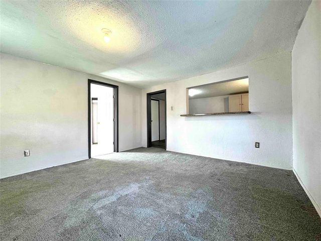 8518 County Road 171, Liverpool, TX 77577