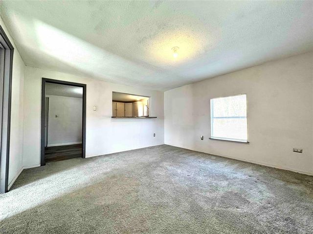 8518 County Road 171, Liverpool, TX 77577
