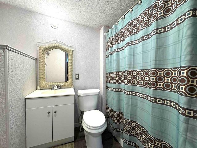 8518 County Road 171, Liverpool, TX 77577