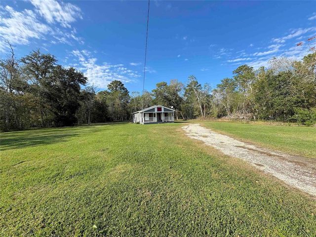 8518 County Road 171, Liverpool, TX 77577