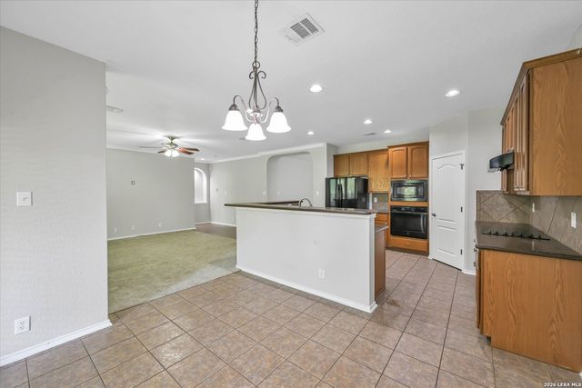 606 SEA HEADRIG DR, Cibolo, TX 78108