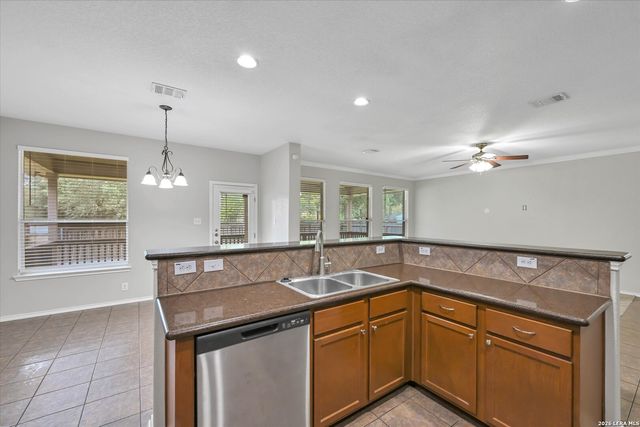606 SEA HEADRIG DR, Cibolo, TX 78108