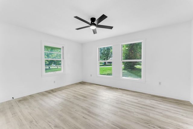 1453 East Livingston Street, Springfield, MO 65803